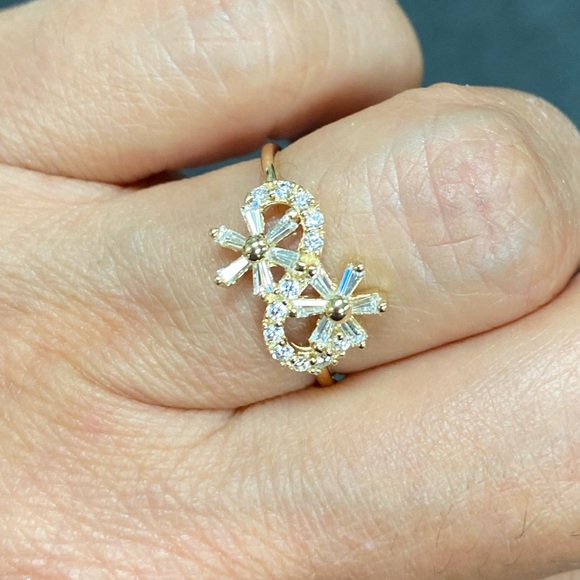 New Solid 14K Yellow Gold Fancy CZ Flower Ring - Picture 2 of 8